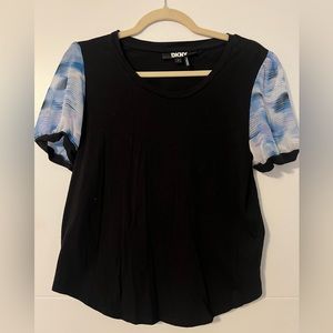 DKNY Abstract Tye Die Puff Sleeve black Crewneck Top, Size Small